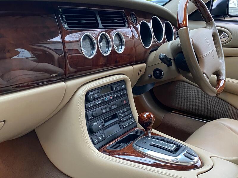 JAGUAR XK8