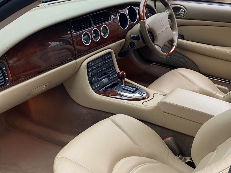 JAGUAR XK8