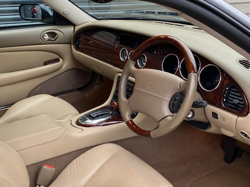 JAGUAR XK8
