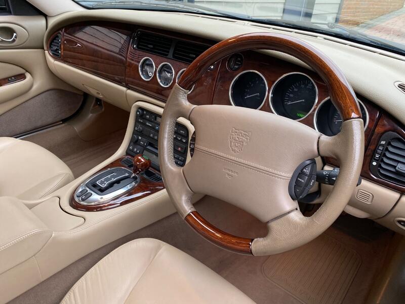 JAGUAR XK8