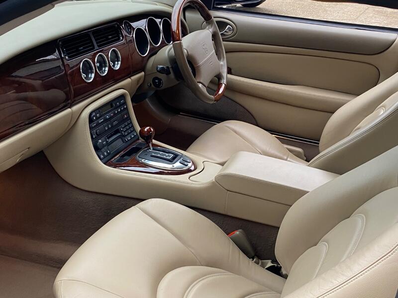 JAGUAR XK8
