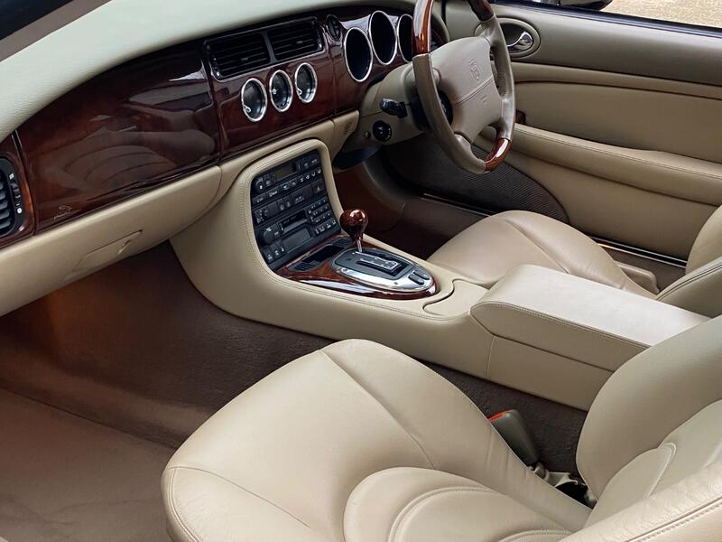View JAGUAR XK8 4.2