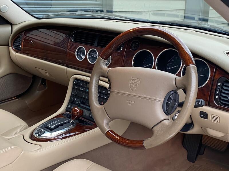 JAGUAR XK8