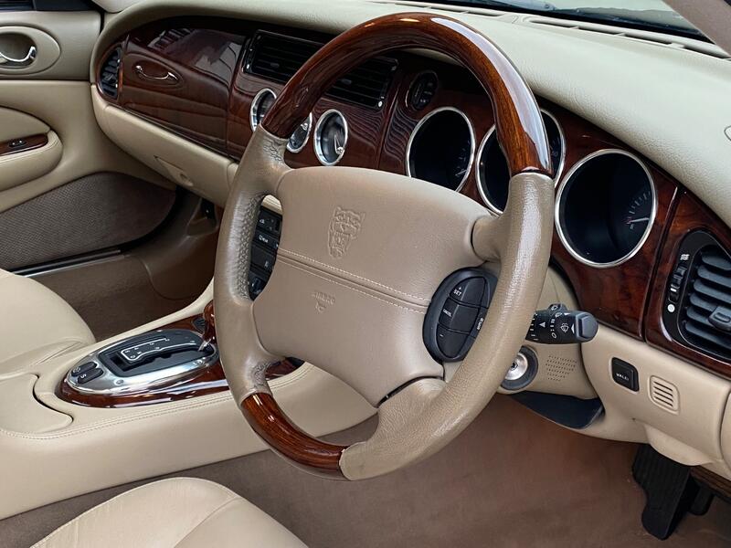 JAGUAR XK8