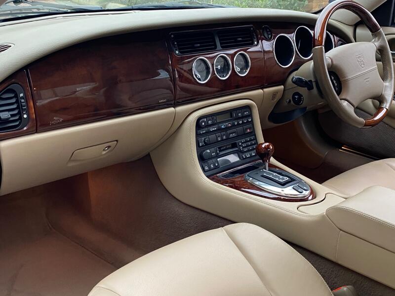 JAGUAR XK8