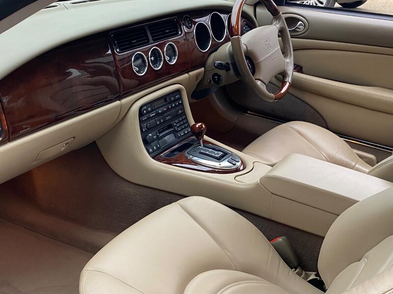 JAGUAR XK8