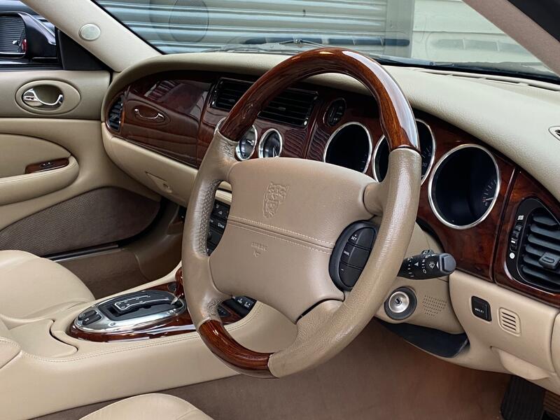 JAGUAR XK8