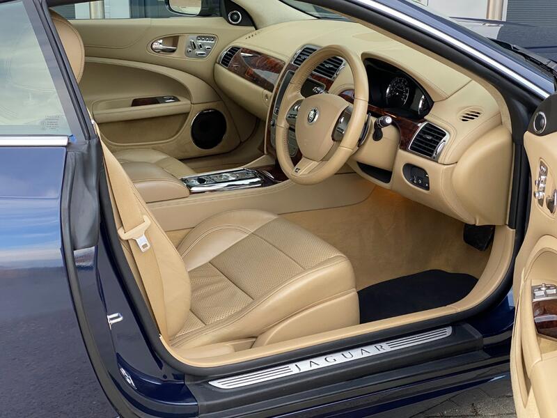 JAGUAR XKR