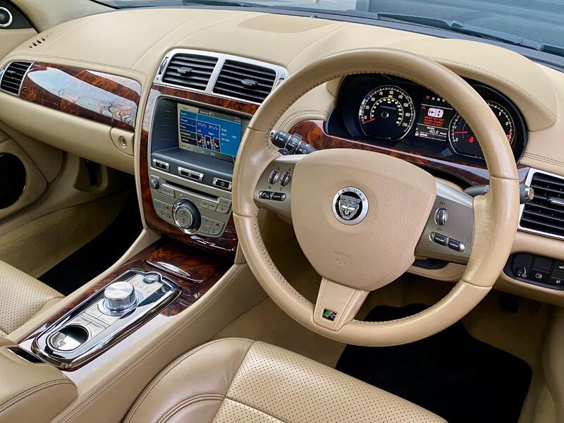 JAGUAR XKR