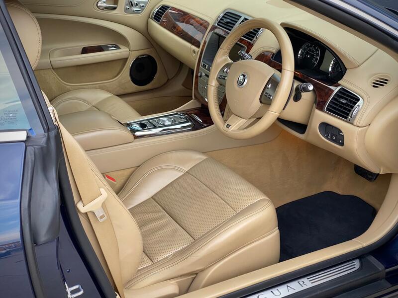 JAGUAR XKR