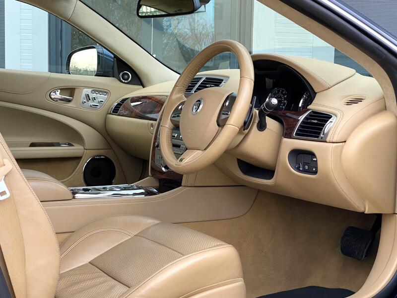JAGUAR XKR