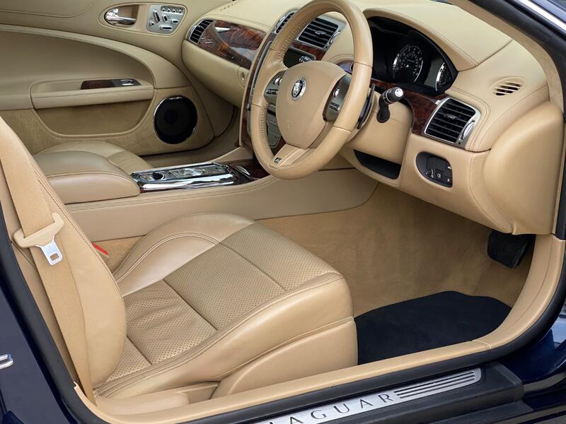 JAGUAR XKR