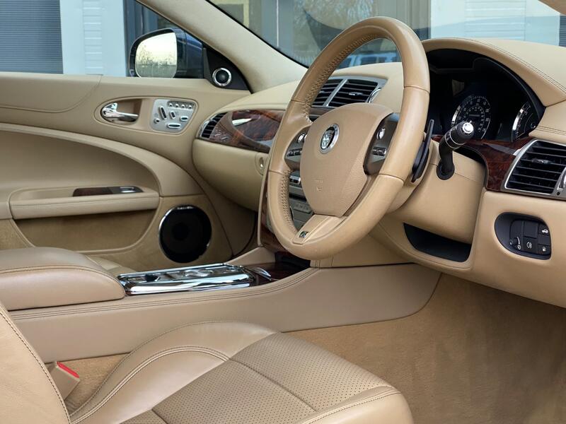 JAGUAR XKR