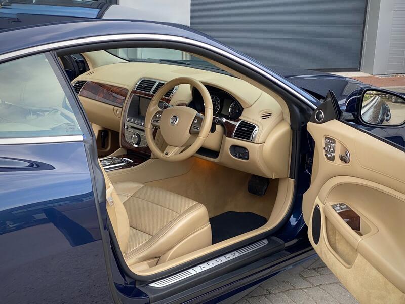 JAGUAR XKR