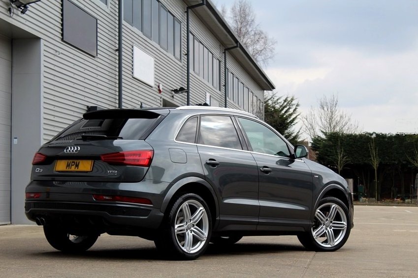 AUDI Q3