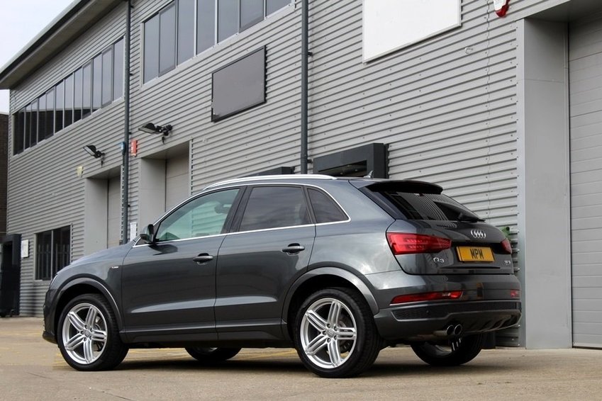 AUDI Q3