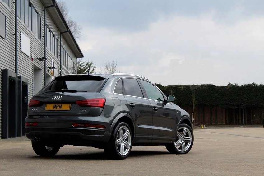 AUDI Q3