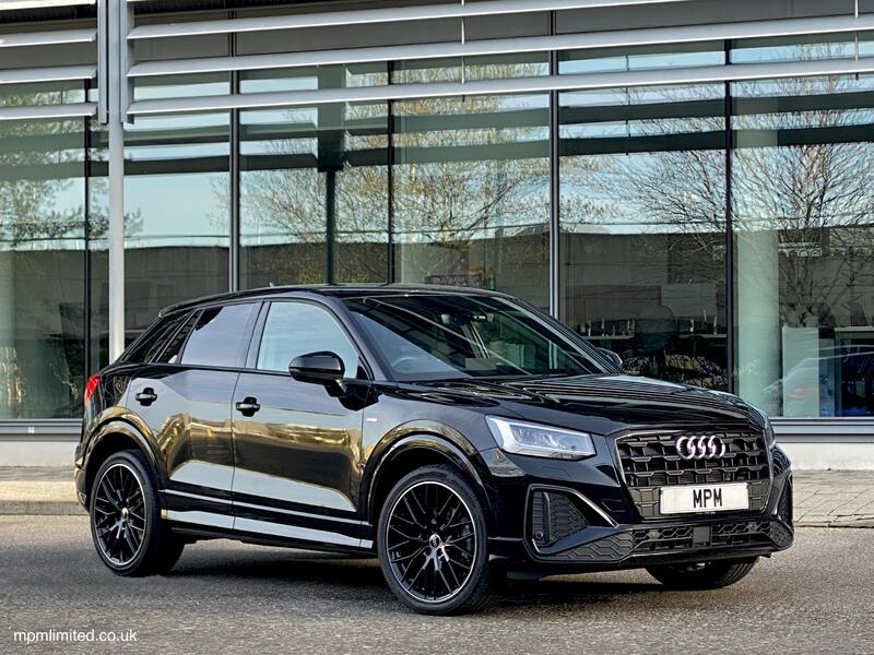 View AUDI Q2 1.5 TFSI CoD 35 Black Edition
