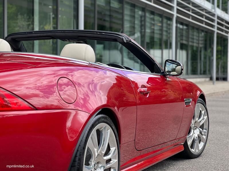 JAGUAR XKR