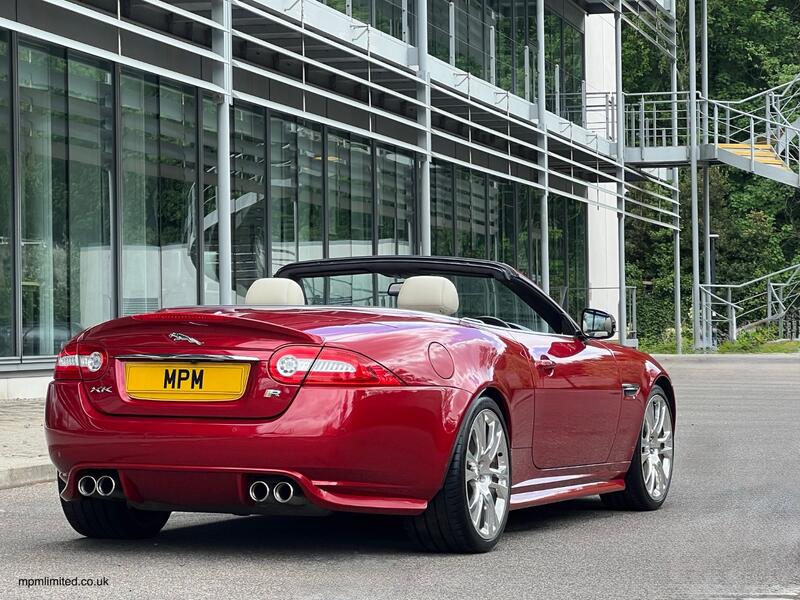 JAGUAR XKR