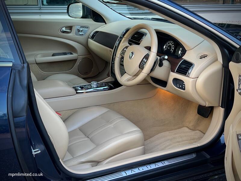 View JAGUAR XK 5.0 V8