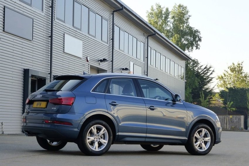 AUDI Q3