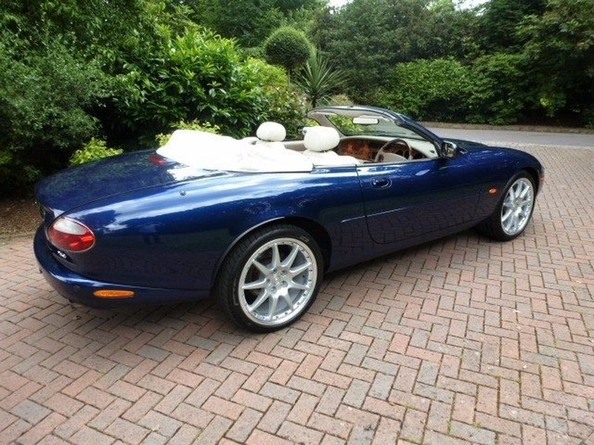 JAGUAR XK8