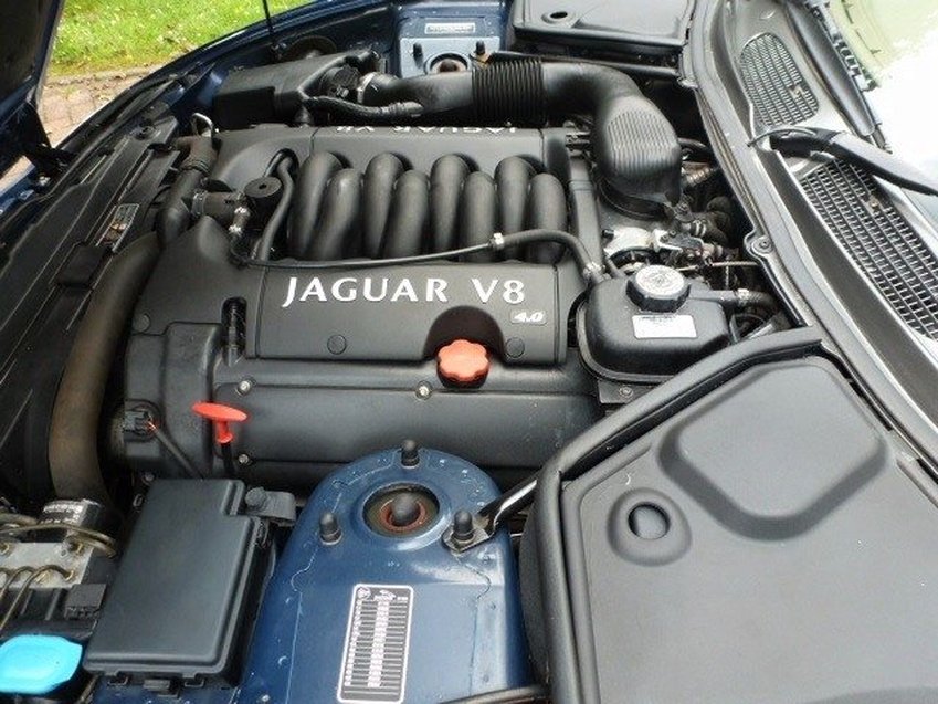 JAGUAR XK8