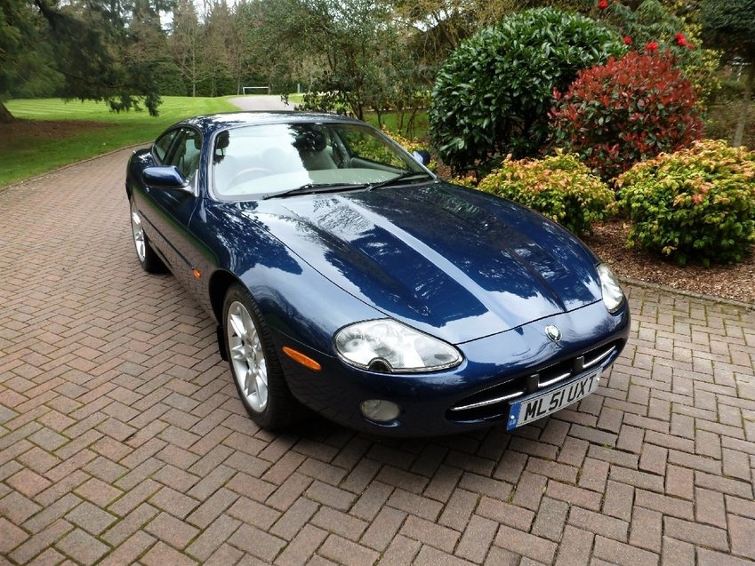 View JAGUAR XK8 -