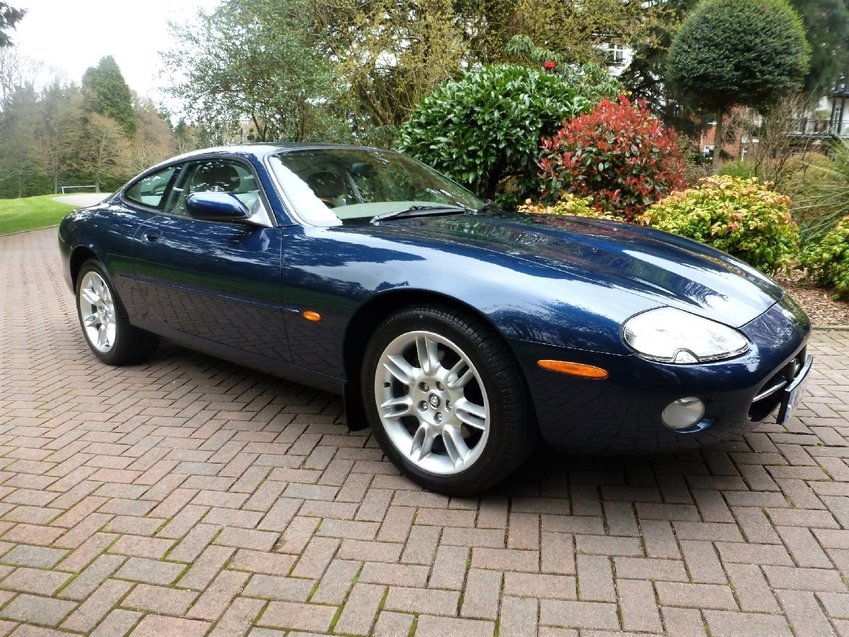 View JAGUAR XK8 -