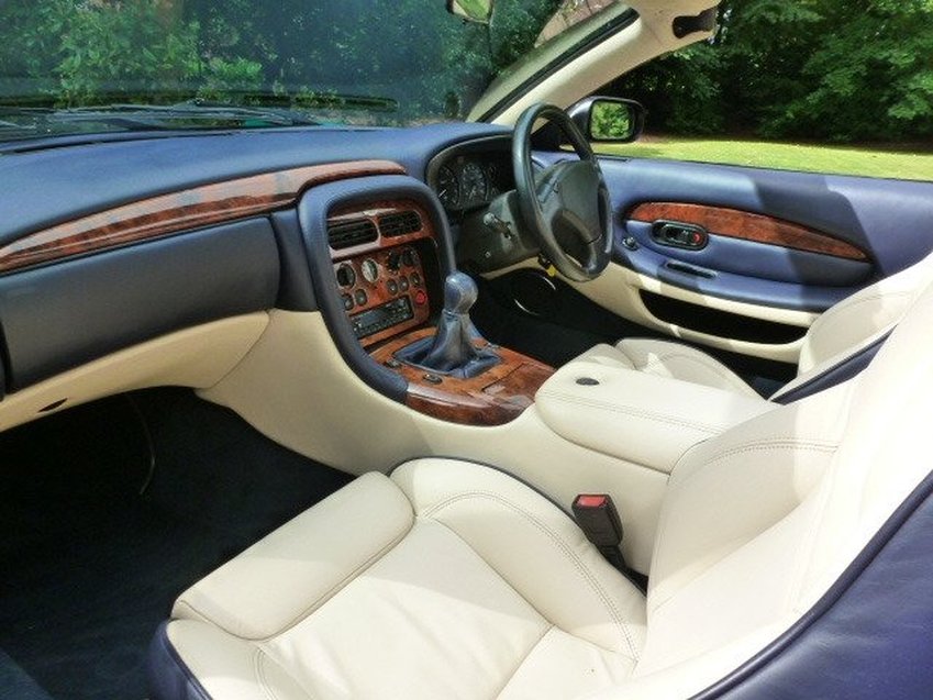 View ASTON MARTIN DB7 DB7 Vantage Volante