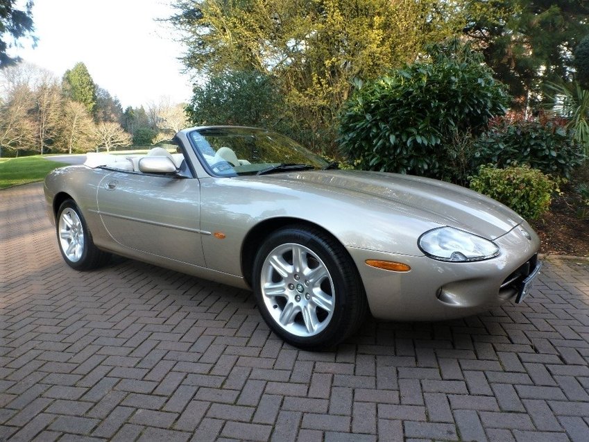 JAGUAR XK8