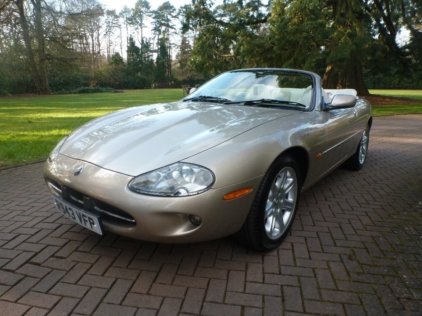 JAGUAR XK8