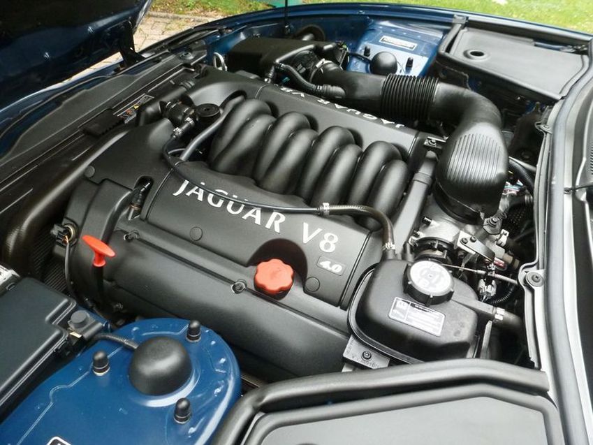 JAGUAR XK8