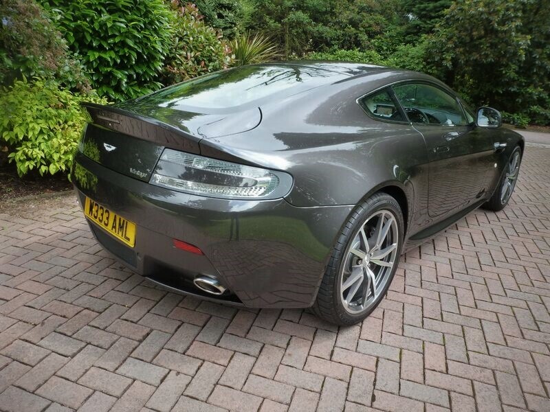 ASTON MARTIN VANTAGE