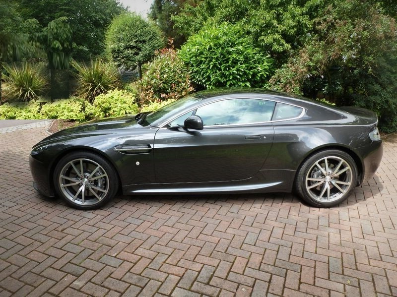 ASTON MARTIN VANTAGE