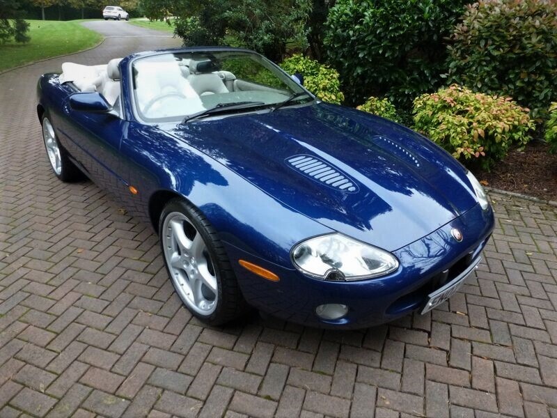 JAGUAR XKR