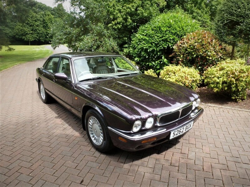 View JAGUAR XJ XJ8 3.2 V8 Executive