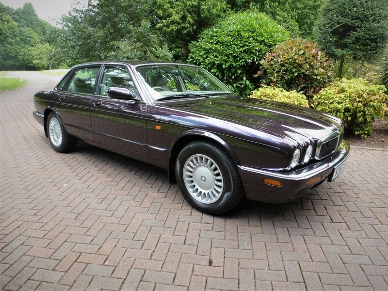 View JAGUAR XJ XJ8 3.2 V8 Executive