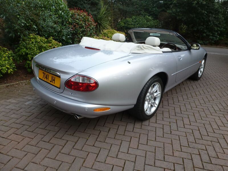 JAGUAR XK8