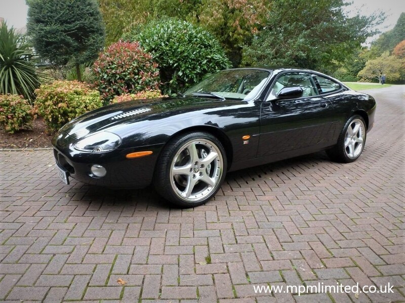 JAGUAR XKR