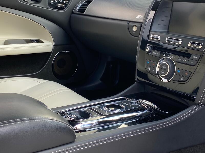 JAGUAR XKR